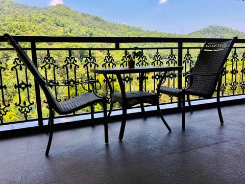 Balcony/Terrace, Mountain view