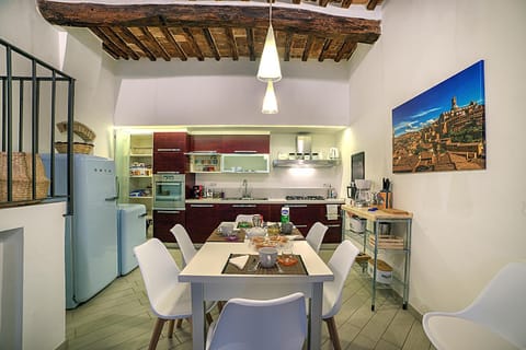 Kitchen or kitchenette, Food and drinks, Dining area, Food, Breakfast, stove, kitchen
