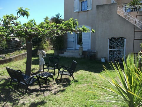 T2 dans la région Bastiaise vue sur la mer Wohnung in Corsica