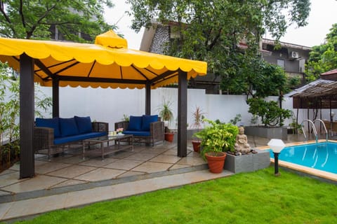 EL Lodge by StayVista - Pool, lawn, and a charming gazebo for your perfect getaway Chalet in Lonavla