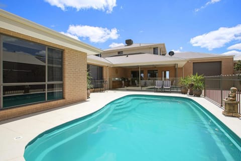 The Grand Holiday House Maison in Yarrawonga