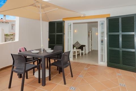 Apartmento con terraza privada-c1 Apartment in Cala en Bosc