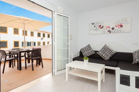 Apartmento con terraza privada-c1 Apartment in Cala en Bosc