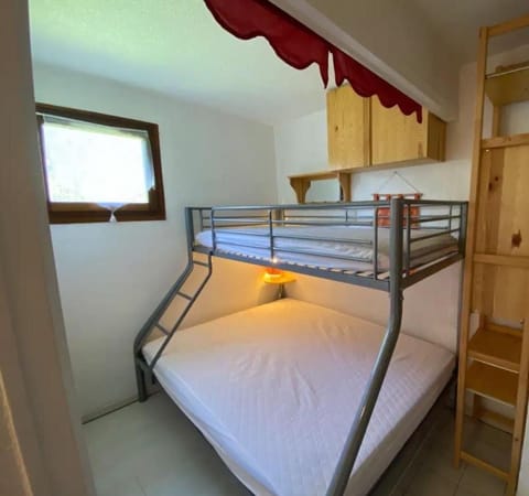 Photo of the whole room, Bedroom, bunk bed