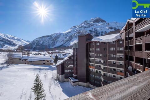 Property building, Nearby landmark, Day, Natural landscape, Winter, City view, Mountain view