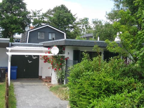 Property building, Facade/entrance, Garden