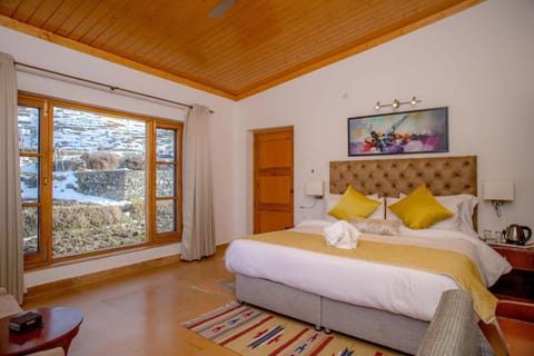 Amala Mountain View Villa with Lawn by StayVista Holiday rental in Uttarakhand
