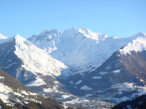 Nearby landmark, Day, Natural landscape, Winter, Mountain view, Area and facilities