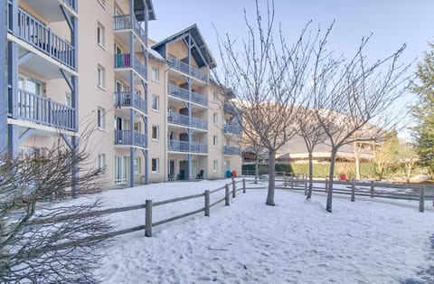 Property building, Day, Natural landscape, Winter, Mountain view