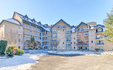 Property building, Day, Winter