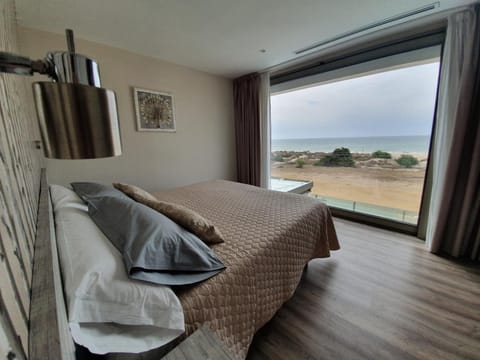 Photo of the whole room, Sea view