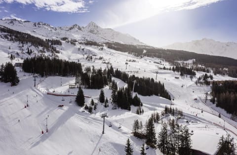 Skiing, Mountain view