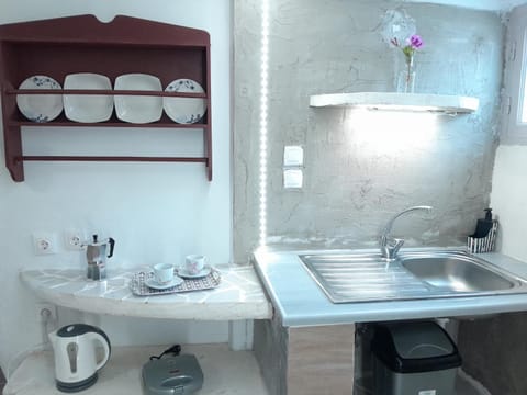 Coffee/tea facilities, Kitchen or kitchenette, Photo of the whole room, Decorative detail, toaster