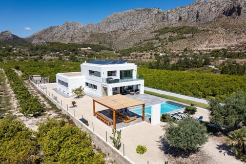 Property building, Bird's eye view, Garden view, Mountain view, Pool view, Swimming pool