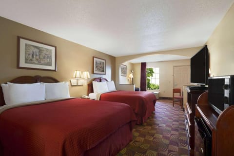 Days Inn & Suites by Wyndham Tuscaloosa - Univ. of Alabama Hotel in Tuscaloosa