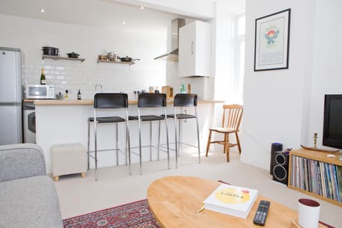 Kitchen or kitchenette, Seating area, Dining area