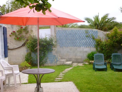 Maison d'une chambre avec jardin clos et wifi a Plougasnou a 1 km de la plage Casa in Plougasnou