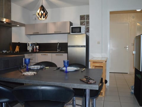 Appartement 3 Pièces à Saint-Cyprien : 6 Couchages, Piscine, Terrasse, Parking et WIFI - FR-1-225D-68 Apartment in Saint-Cyprien