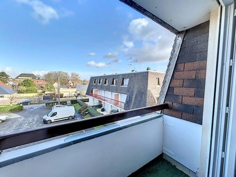 Charmant Studio Cabine 4 Pers, Balcons, Parking Privé, à 300m de la Plage de Merville-Franceville - FR-1-465-37 Cabin in Normandy