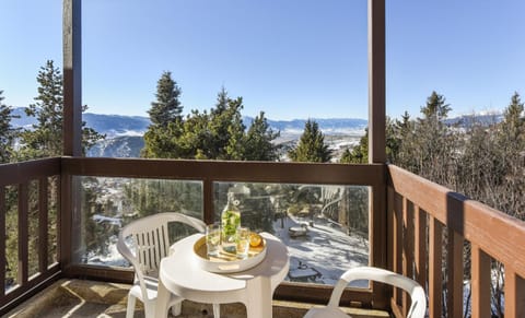 View (from property/room), Balcony/Terrace, Mountain view