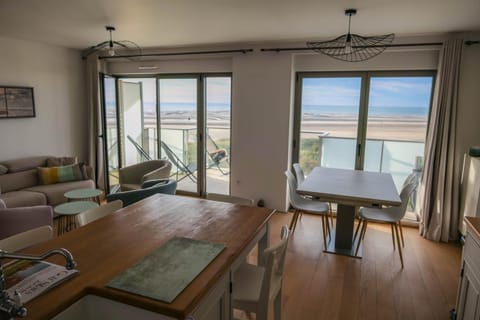 Living room, Dining area, Sea view