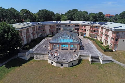 Property building, Day, Bird's eye view, Swimming pool, sunbed