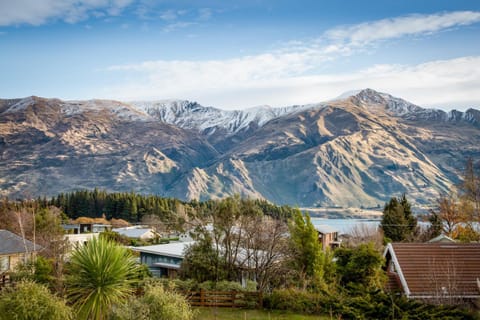 Retro with a view House in Wanaka