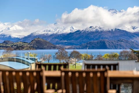 Property building, Balcony/Terrace, Dining area, Lake view, Mountain view