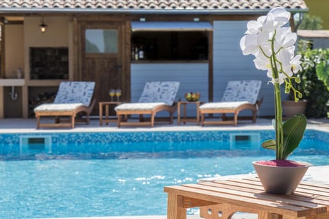 Day, Pool view, Swimming pool, sunbed