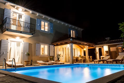 Property building, Night, Pool view, Swimming pool, sunbed