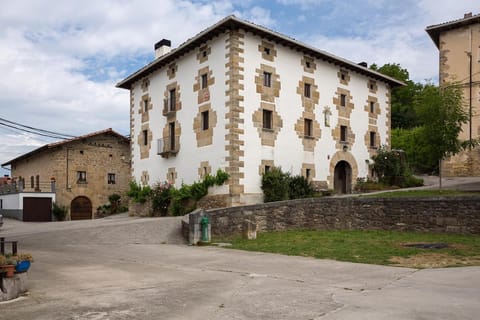 Property building, Neighbourhood