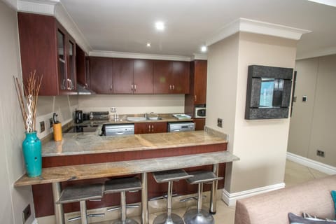 Stay at The Point - Seaside Saunter Condo in Durban