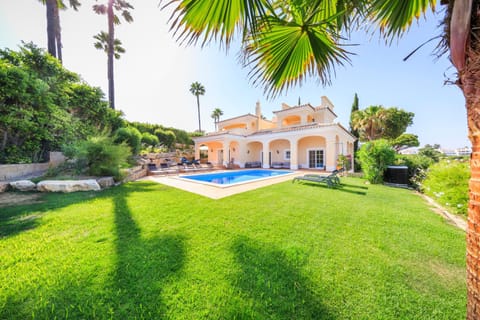 Property building, Garden, Swimming pool, Swimming pool