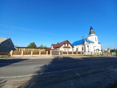 Property building, Day, Neighbourhood, Landmark view, Street view, Location