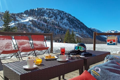 Patio, Mountain view