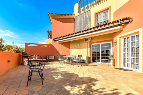 Patio, Day, Balcony/Terrace, Dining area