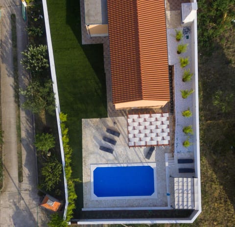 Bird's eye view, Pool view