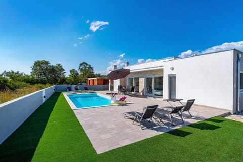 Property building, Swimming pool, Swimming pool