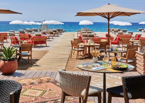 Restaurant/places to eat, Beach