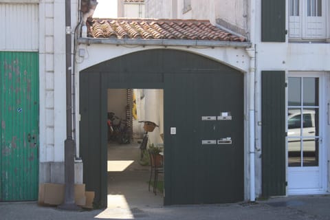 Facade/entrance, Inner courtyard view