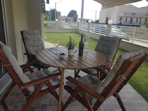 Patio, Garden, Dining area