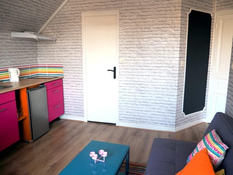 Kitchen or kitchenette, Living room, Seating area