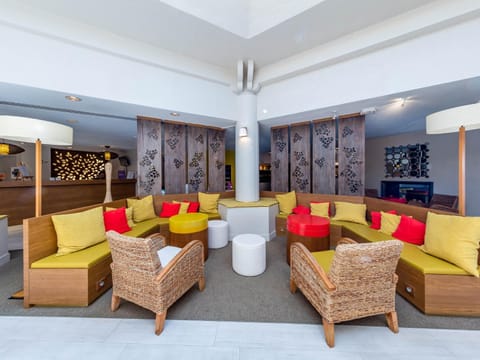 Communal lounge/ TV room, Lobby or reception