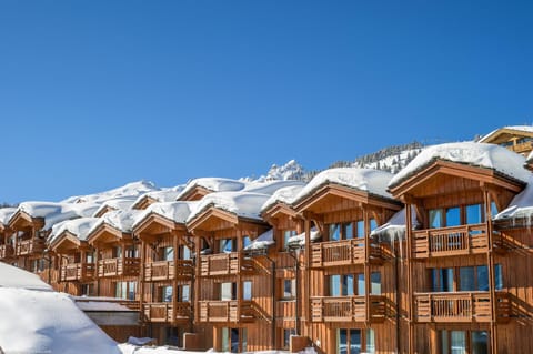 Property building, Facade/entrance, Day, Natural landscape, Winter, Mountain view