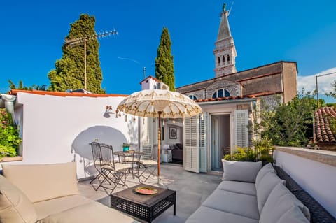 Patio, Day, Balcony/Terrace, Seating area