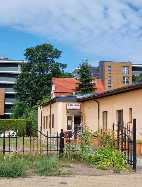 Property building, Off site, Lobby or reception, Location, Parking