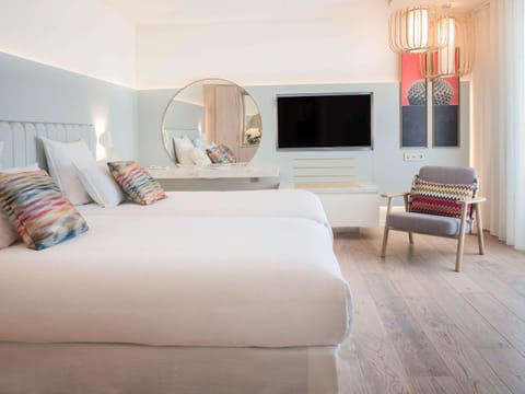 Hotel & Plage Croisette Beach Cannes Mgallery Hotel in Cannes