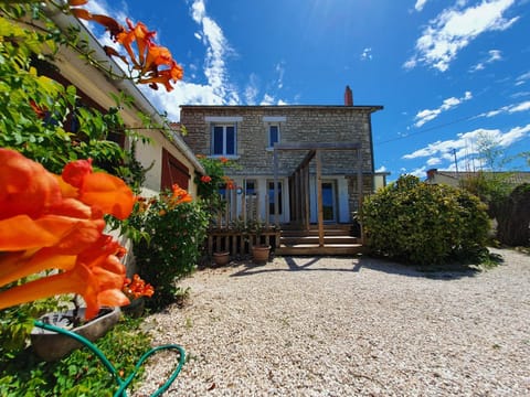 Property building, Patio, Facade/entrance