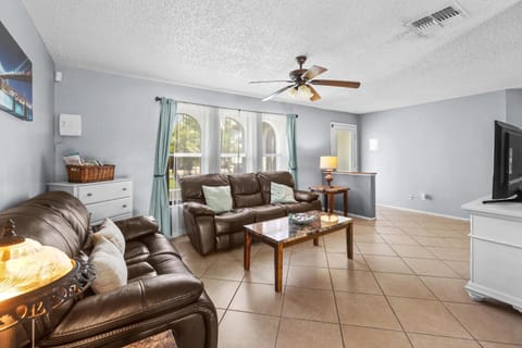 Dream family vacation, pool fun - Villa Florida Flair Chalet in Cape Coral