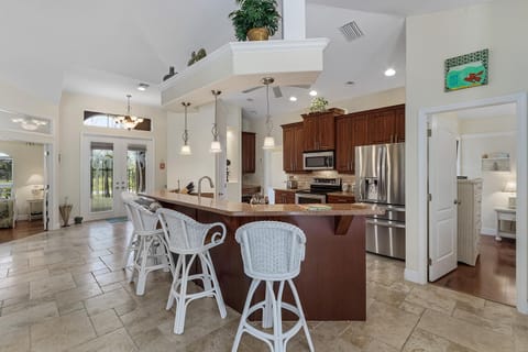 Kitchen or kitchenette, Seating area